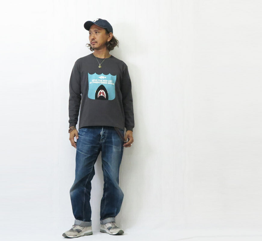 バーンズ BARNS 長袖 ”SAVE THE RED LIST” HOT-SHOT LS TEE プリント Ｔシャツ  BR-25422