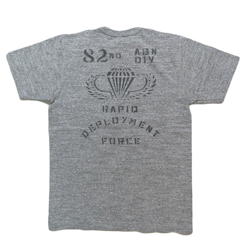 BUZZ RICKSON'S บัซ ริคสันส์ เสื้อยืดแขนสั้นผ้าสแล็บยาร์น พิมพ์ลาย "82nd AIRBORNE DIV." BR79564