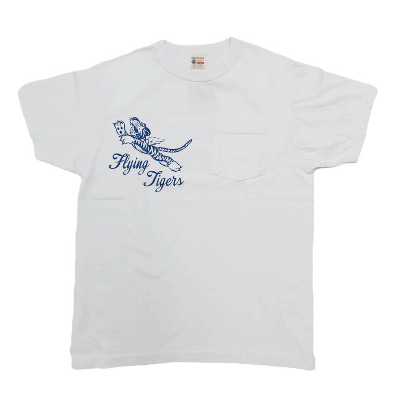 บัซริคสันส์ BUZZ RICKSON'S เสื้อยืดแขนสั้นมีช่องกระเป๋า พิมพ์ลาย "FLYING TIGERS" ผลิตในสหรัฐอเมริกา BR79709【คอลเลกชันฤดูใบไม้ผลิ/ฤดูร้อน 2026】