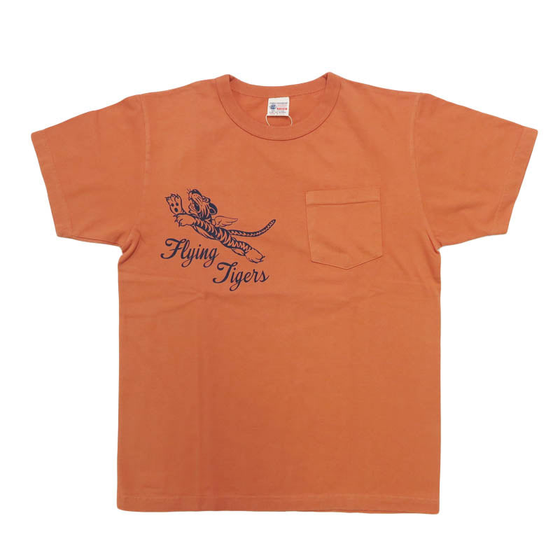 บัซริคสันส์ BUZZ RICKSON'S เสื้อยืดแขนสั้นมีช่องกระเป๋า พิมพ์ลาย "FLYING TIGERS" ผลิตในสหรัฐอเมริกา BR79709【คอลเลกชันฤดูใบไม้ผลิ/ฤดูร้อน 2026】