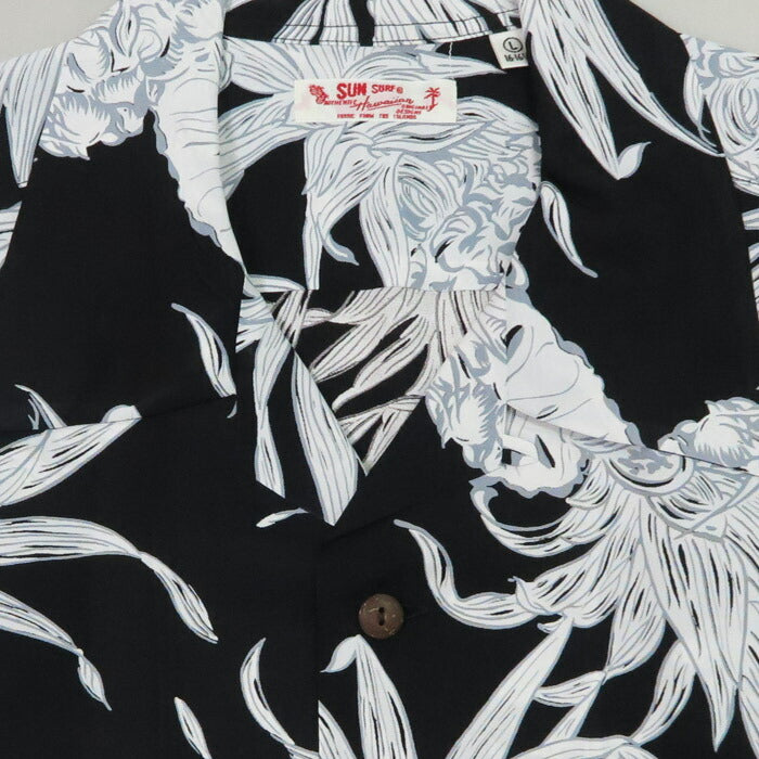 サンサーフ SUN SURF เสื้อฮาวายแขนสั้นผ้าเรยอนซาตินลาย "ISLAND PINEAPPLE" HALE HAWAII, ROYAL HAWAIIAN SS39413