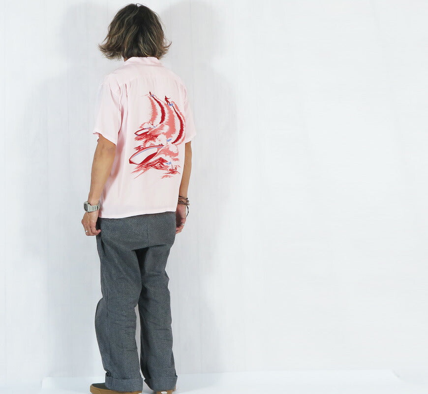 サンサーフ SUN SURF เสื้ออะโลฮาแขนสั้นผ้าเรยอนฮาบุตาเอะ “WATER SKIING” SS39630 【คอลเลกชันฤดูใบไม้ผลิ/ฤดูร้อน 2026】