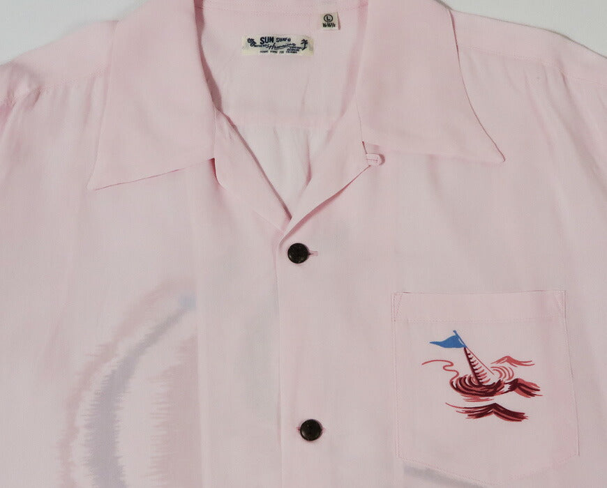 サンサーフ SUN SURF เสื้ออะโลฮาแขนสั้นผ้าเรยอนฮาบุตาเอะ “WATER SKIING” SS39630 【คอลเลกชันฤดูใบไม้ผลิ/ฤดูร้อน 2026】