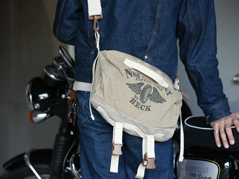 ทอยส์แมคคอย TOYS McCOY กระเป๋าสะพายผ้าฝ้ายแคนวาส HANDLE BAR BAG "BECK NORTHEASTER" TMA2530